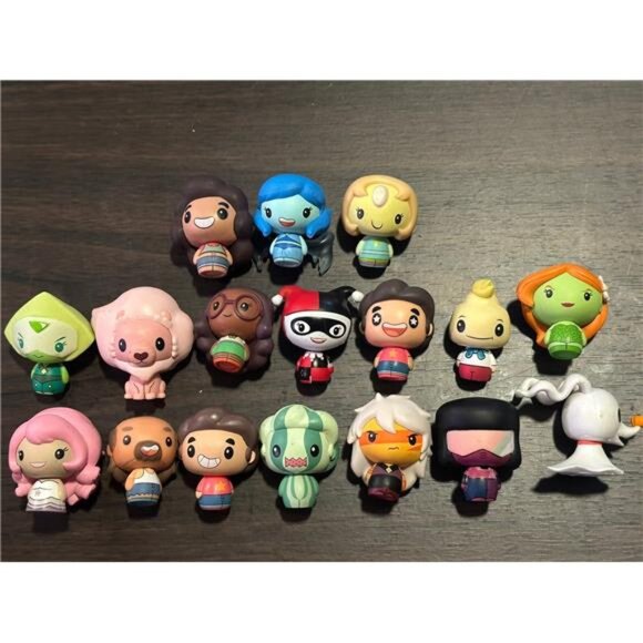 Funko Pint Size Heroes Lot of 17 Look At Pictures.